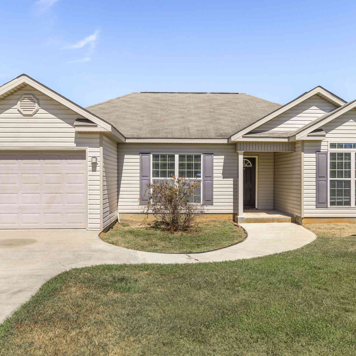 Homes For Sale - 402 Tug Court<br/> Warner Robins, GA 31088