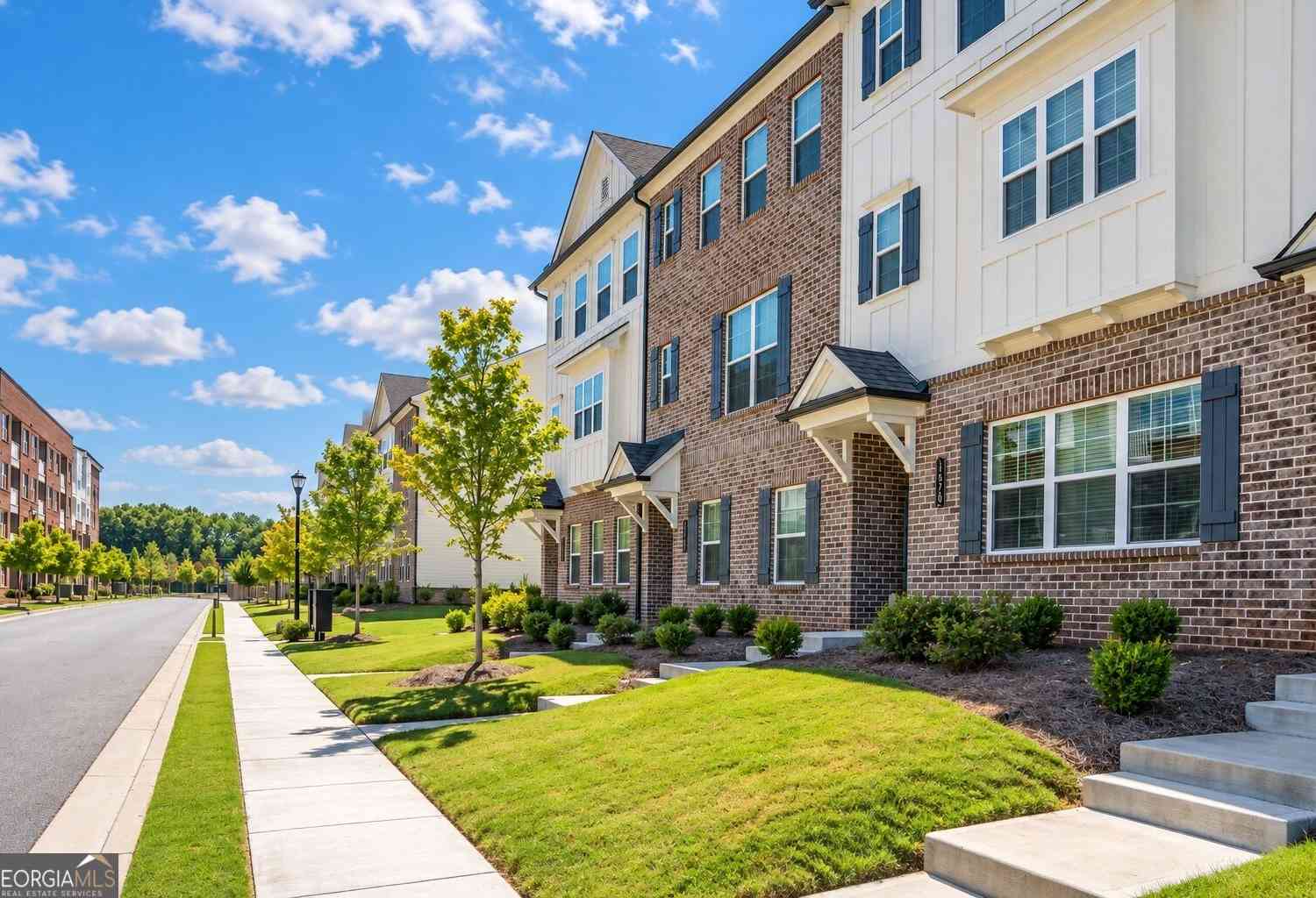 Townhouse For Sale - 1576 Gin Blossom Circle<br/> Lawrenceville, GA 30045