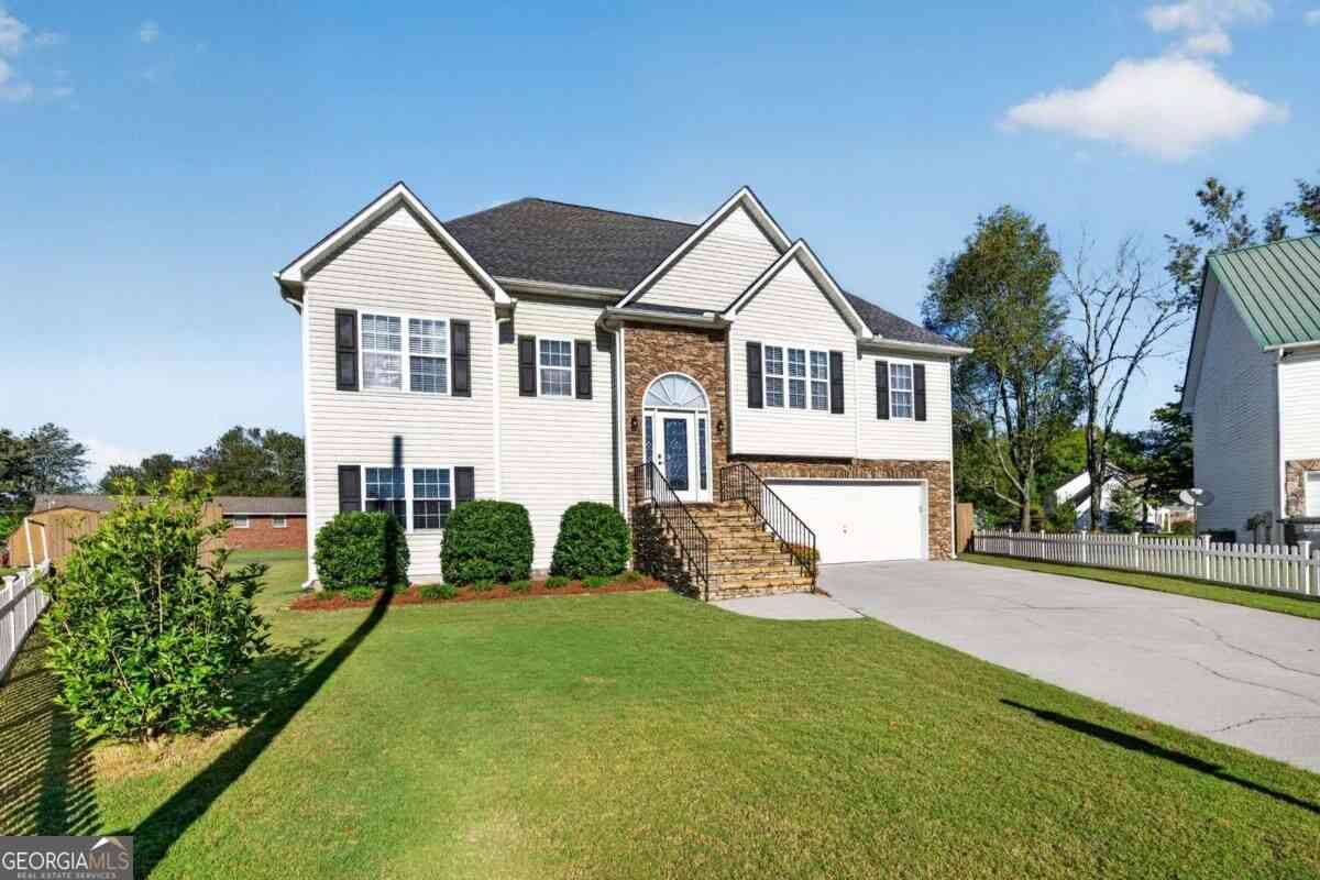 Homes For Sale - 108 Summerfield Way NE<br/> Calhoun, GA 30701