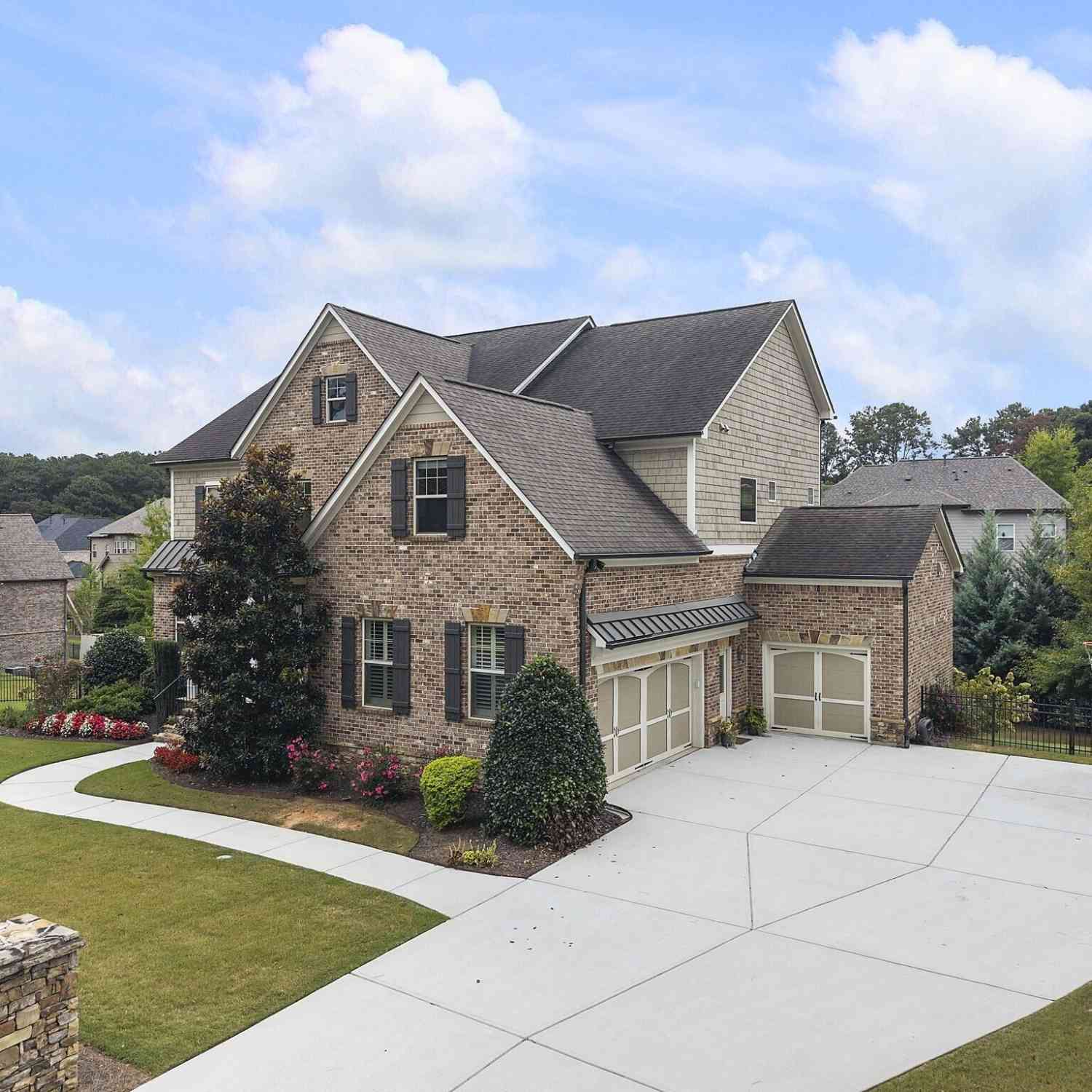 Homes For Sale - 621 Mabry Road<br/> Sandy Springs, GA 30328