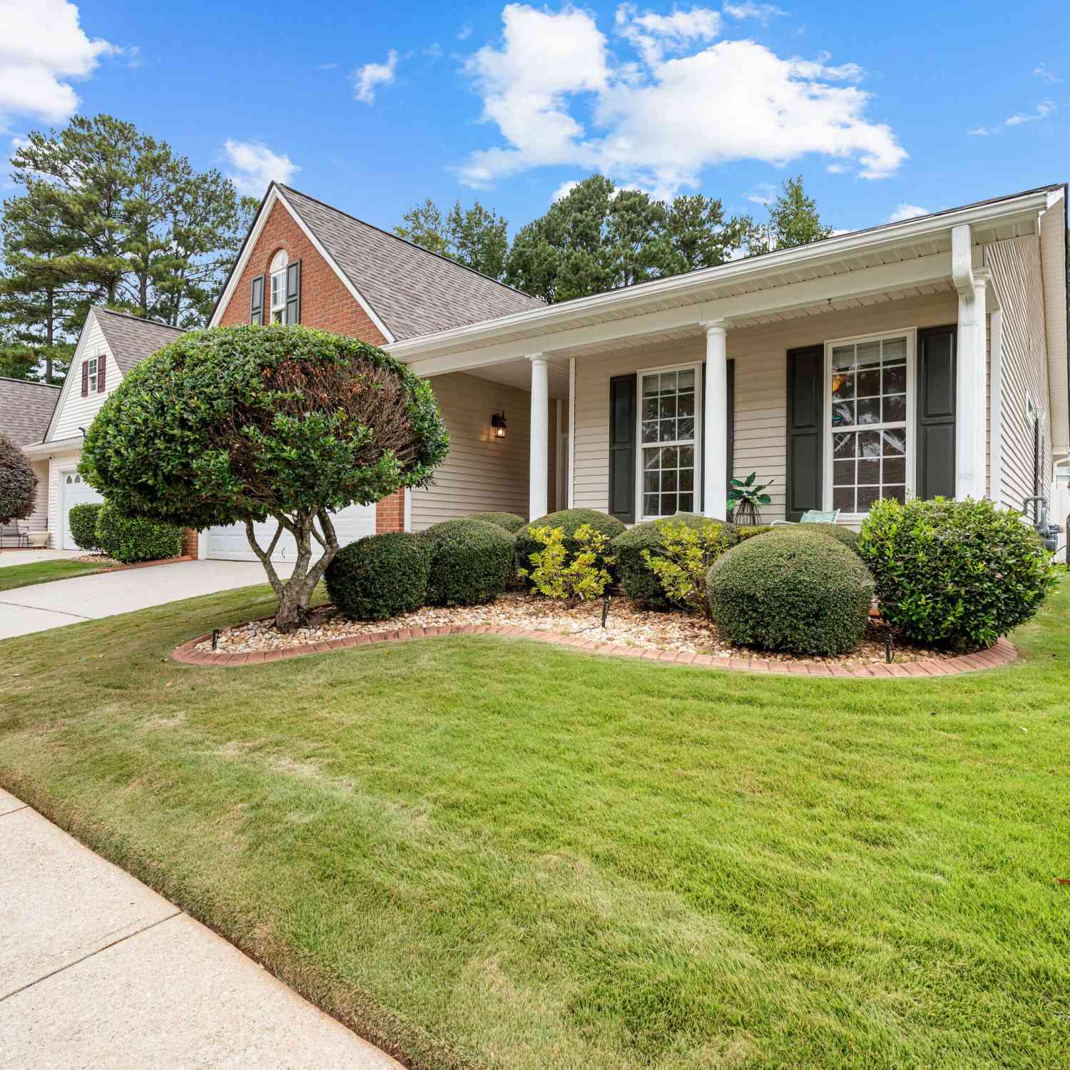 Homes For Sale - 47 Silhouette Court<br/> Newnan, GA 30265