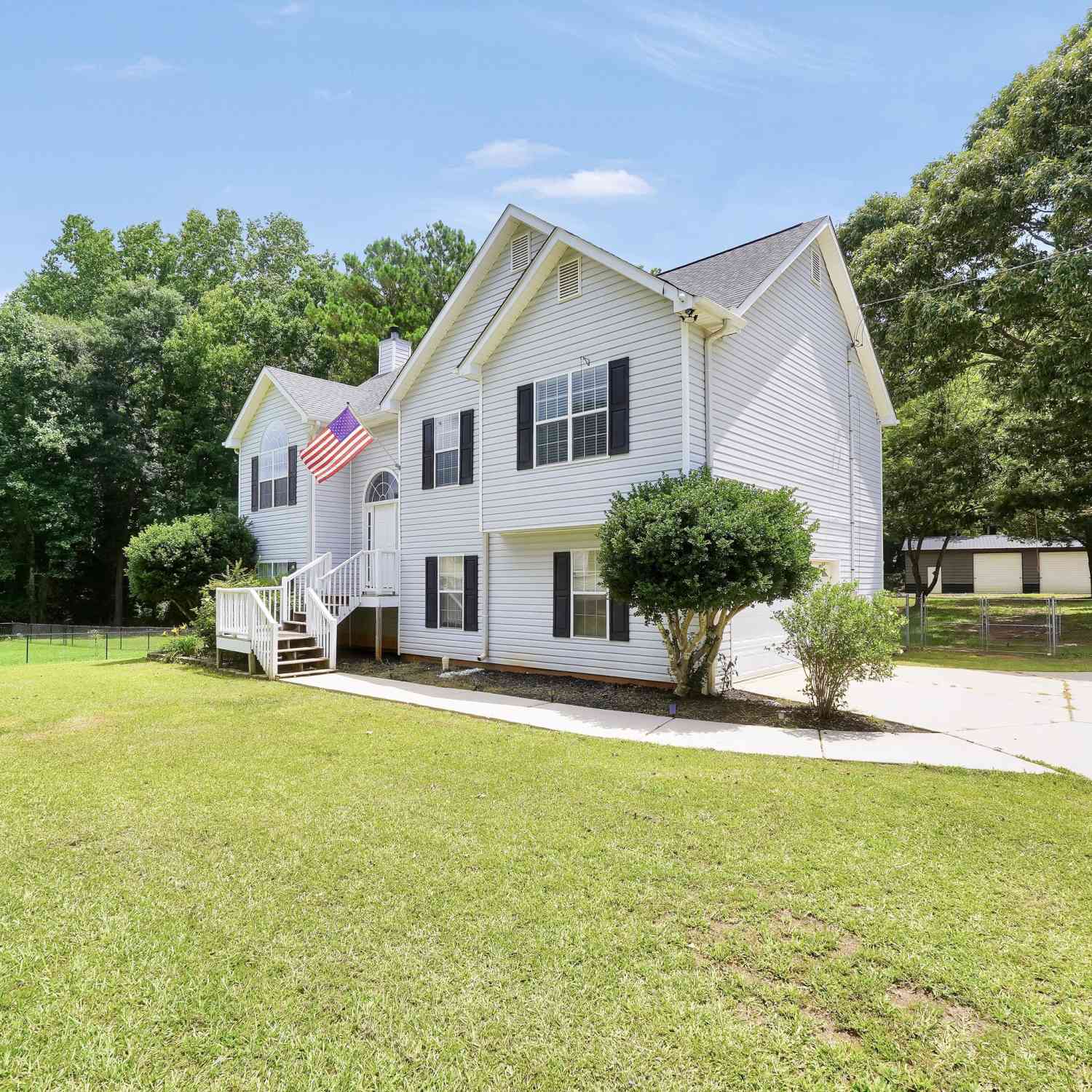 Homes For Sale - 105 Dawn Court<br/> Butts County, Jackson, GA 30233