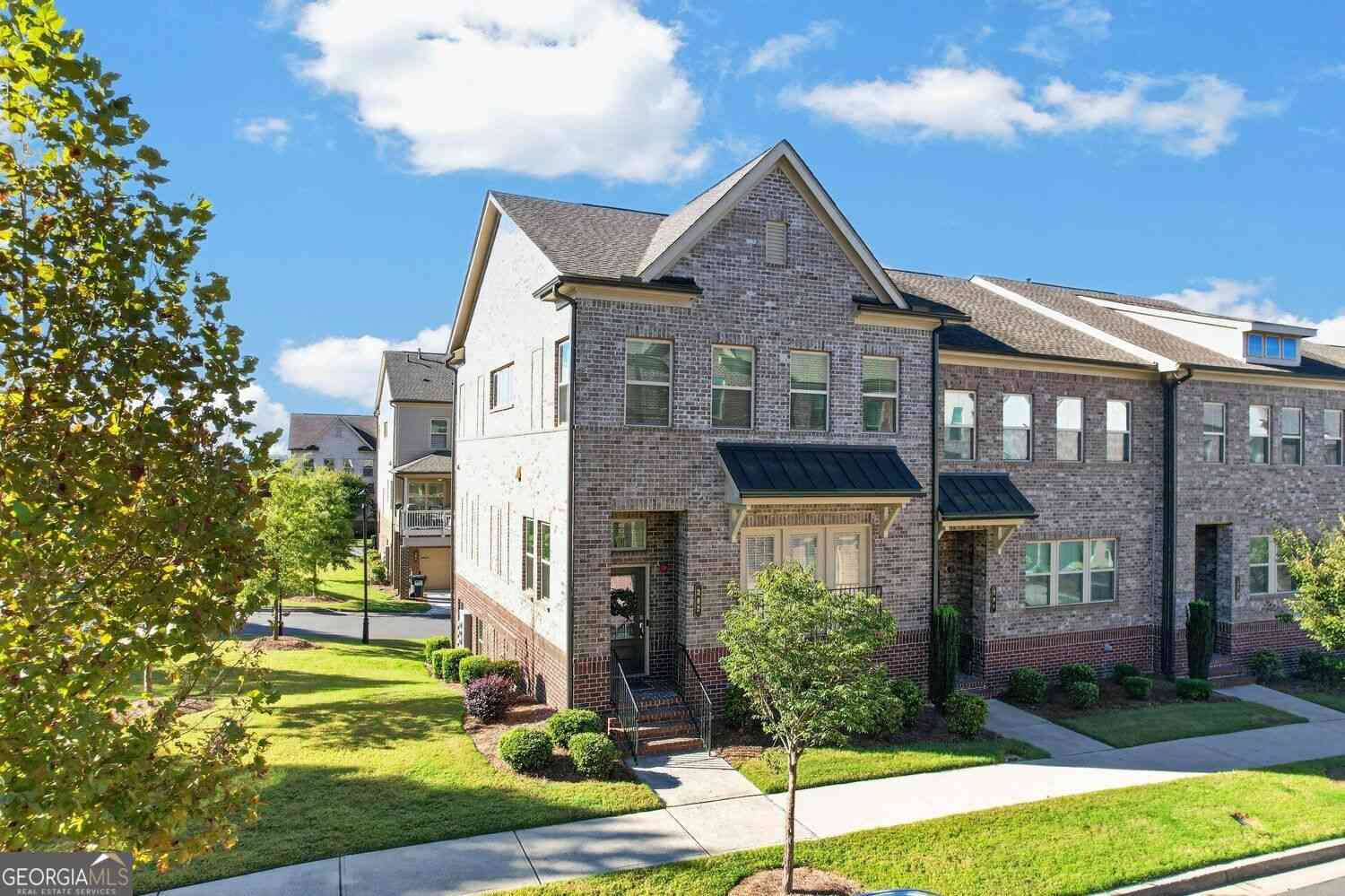 Townhouse For Sale - 282 Commons Avenue<br/> Woodstock, GA 30188