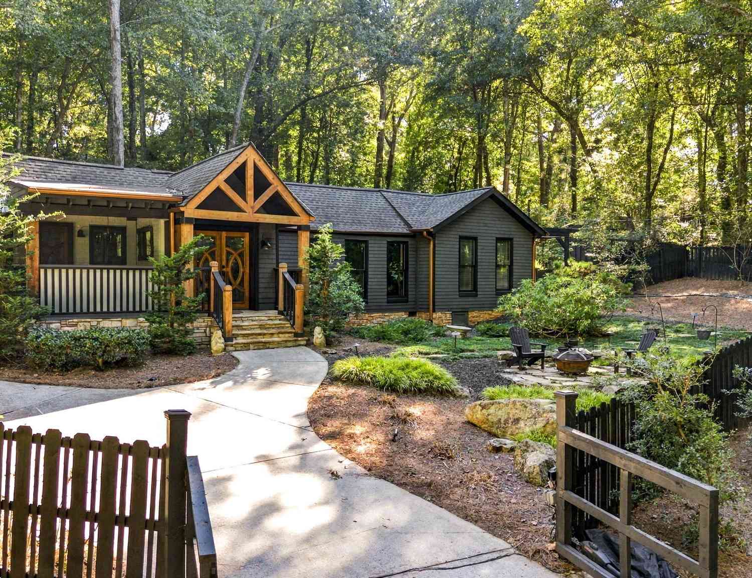 Homes For Sale - 191 Mountain Park Road<br/> Roswell, GA 30075