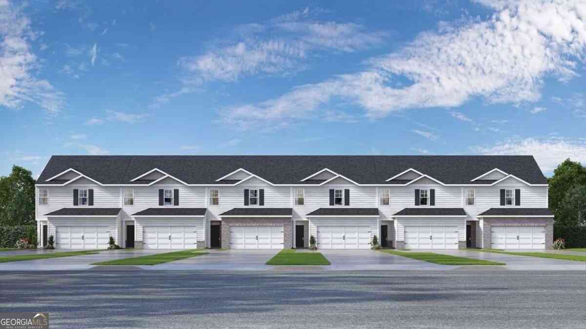 Townhouse For Sale - 105 Bailee Court<br/> Perry, GA 31088