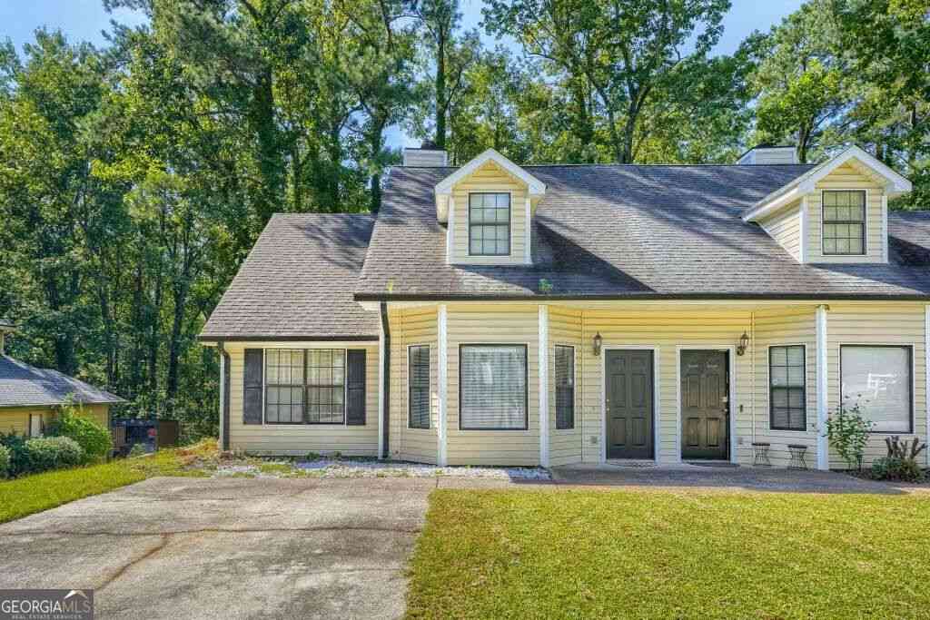 Townhouse For Sale - 6702 Lakewood Drive<br/> Douglasville, GA 30135