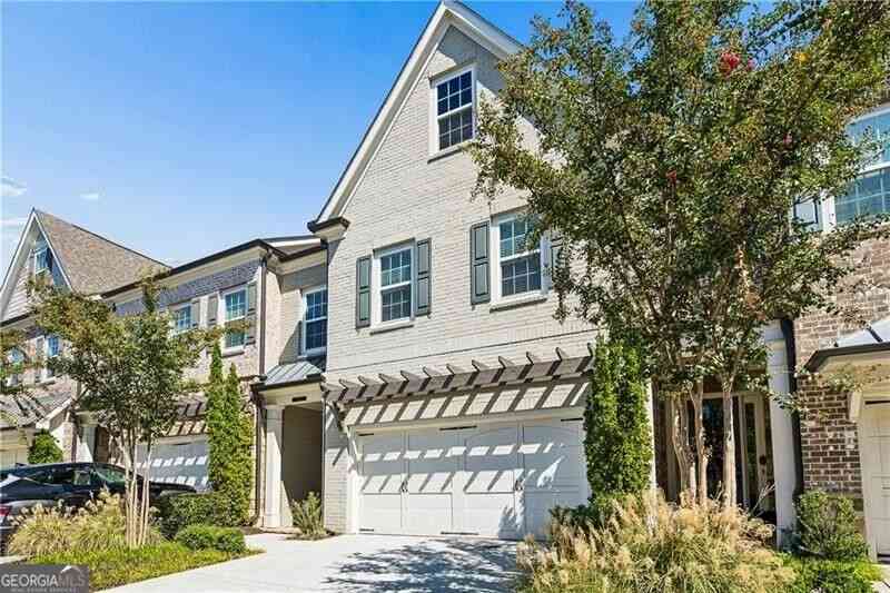 Townhouse For Sale - 3176 Havencroft Drive NE<br/> Roswell, GA 30075