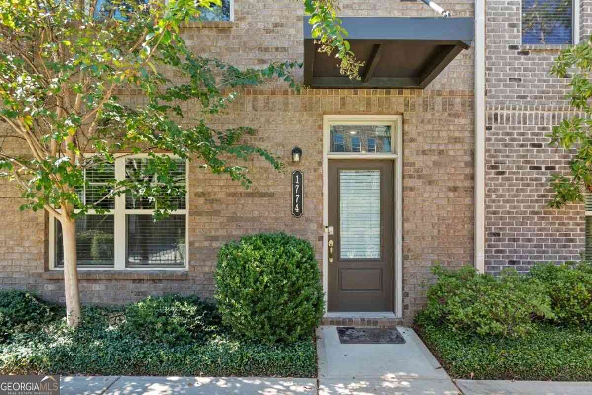 Townhouse For Sale - 1774 Samantha Bend<br/> Chamblee, GA 30341