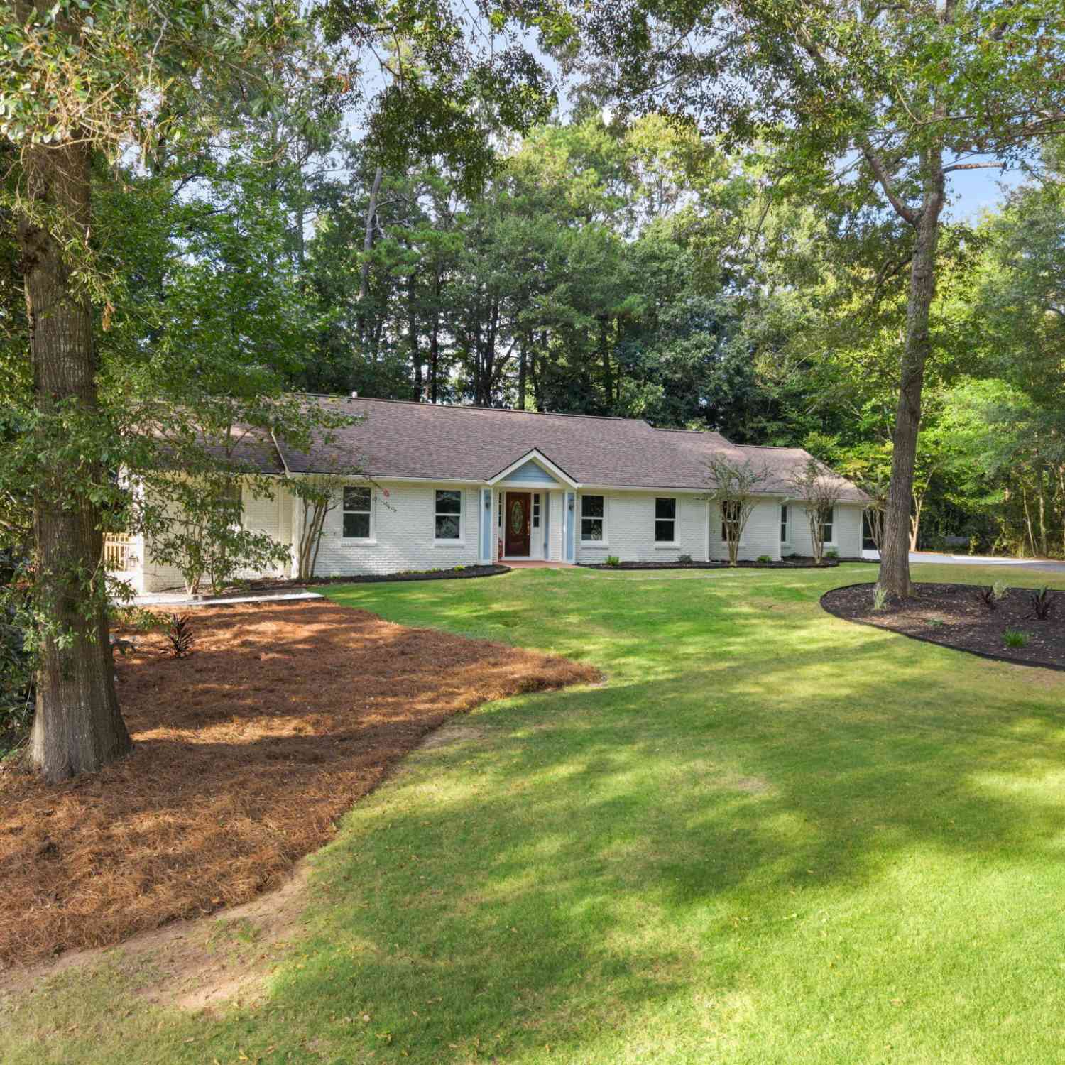 Homes For Sale - 860 Landmark Drive<br/> Sandy Springs, GA 30342