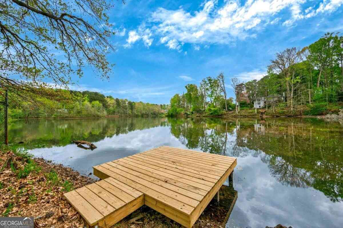 Homes For Sale - 176 Arbour Run<br/> Suwanee, GA 30024