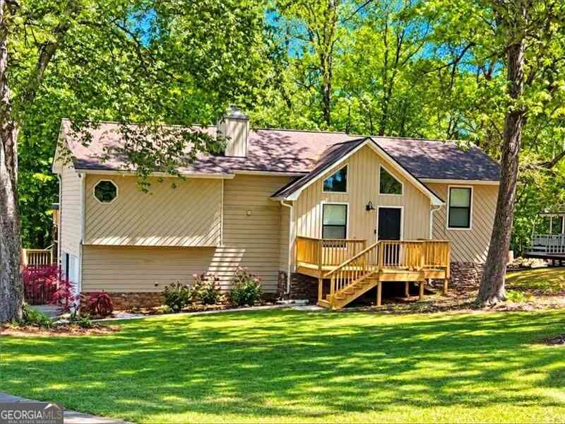 Homes For Sale - 825 Emerald Drive<br/> Powder Springs, GA 30127