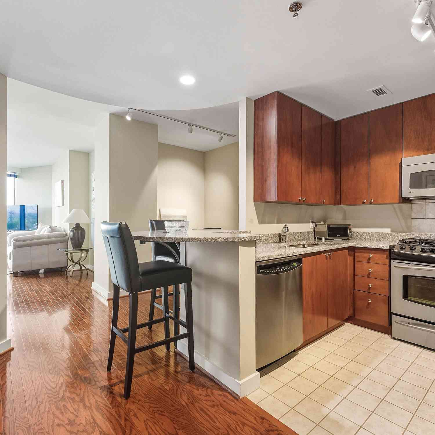 Condo For Sale - 3338 Peachtree Road NE #APT 505<br/> Atlanta, GA 30326