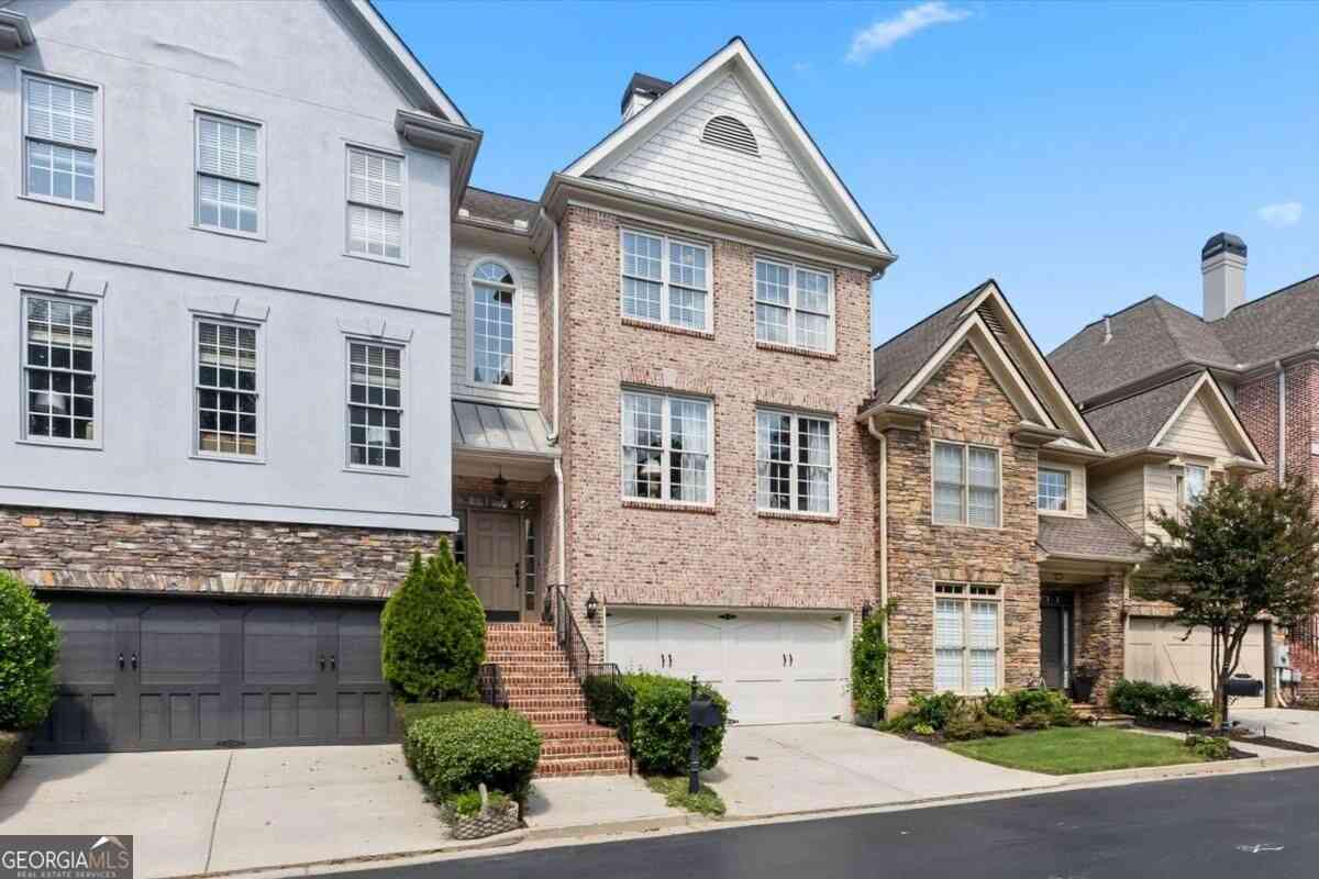 Townhouse For Sale - 184 Mystic Court<br/> Sandy Springs, GA 30342