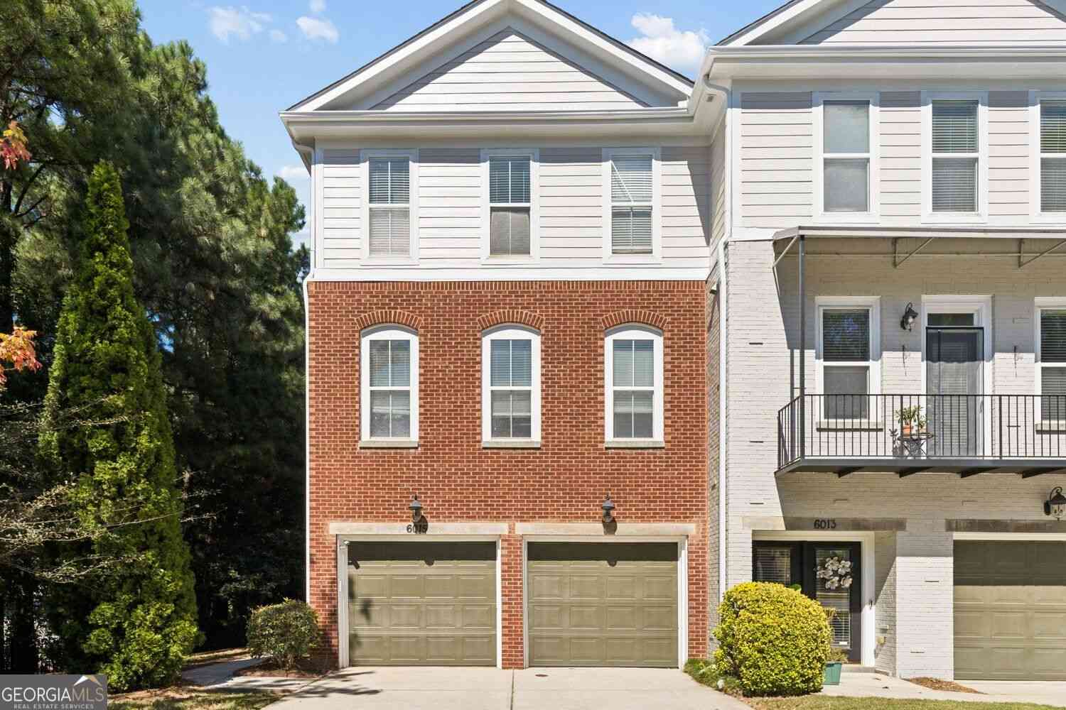 Townhouse For Sale - 6015 Brookside Oak Circle<br/> Norcross, GA 30093