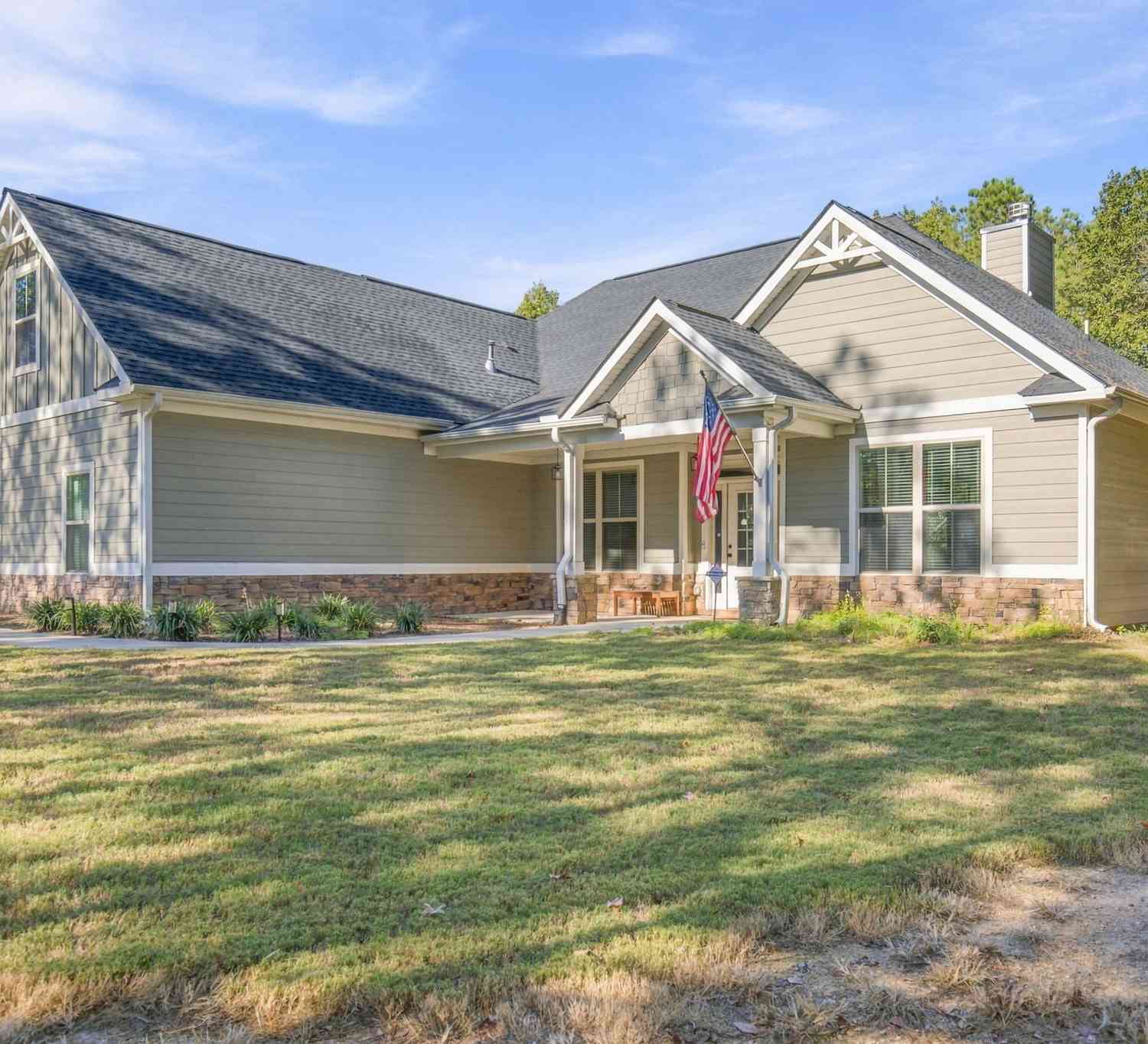 Homes For Sale - 10 Stratford Way<br/> Bartow County, Kingston, GA 30145