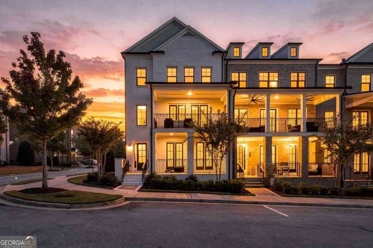 Townhouse For Sale - 112 Harlow Circle<br/> Fulton County, Roswell, GA 30076