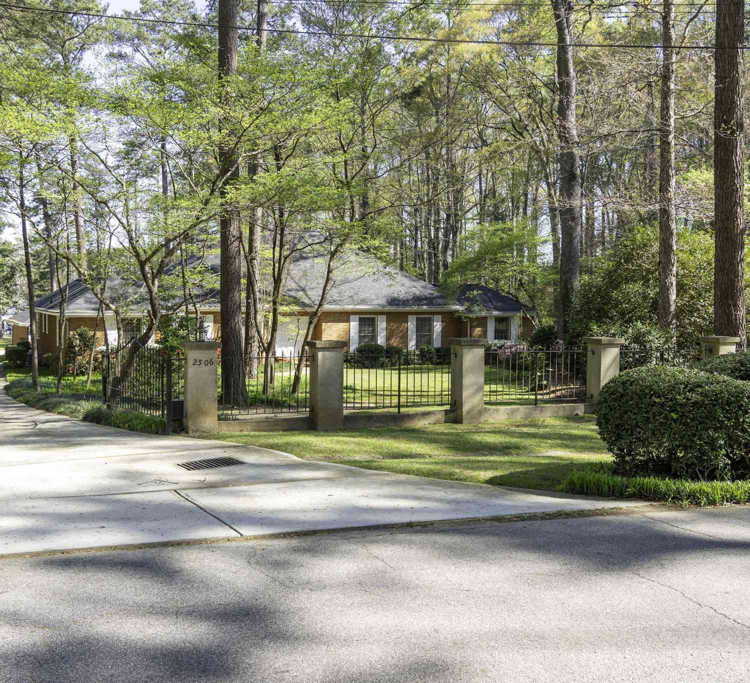 Homes For Sale - 2506 Emerald Drive<br/> Jonesboro, GA 30236