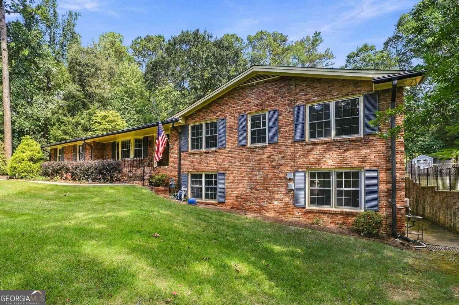 Homes For Sale - 5013 Fox Forest Circle SW<br/> Lilburn, GA 30047