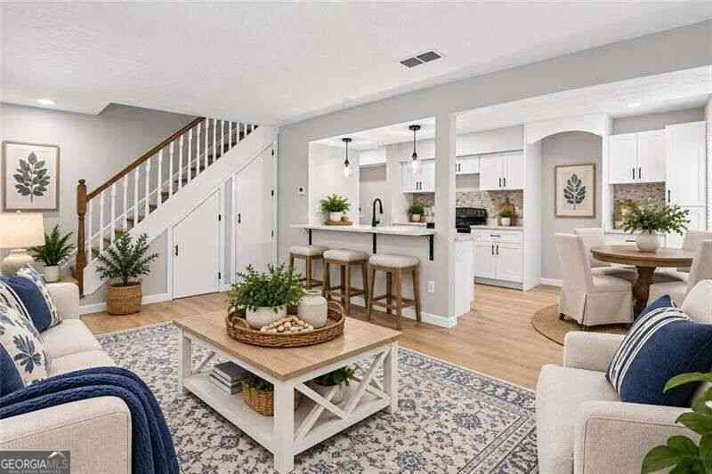 Townhouse For Sale - 1321 Surrey Lane SW<br/> Cobb County, Marietta, GA 30008