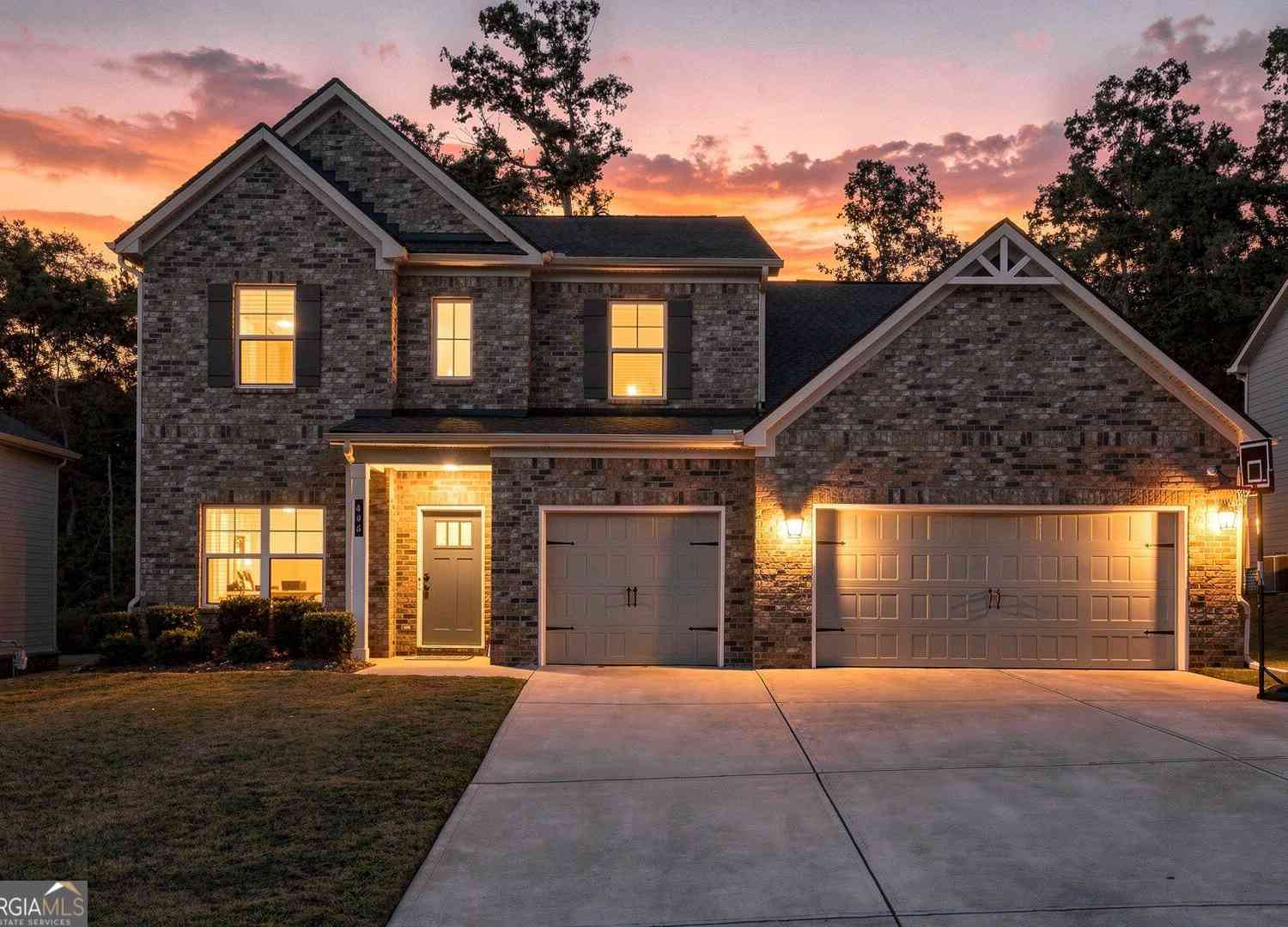 Homes For Sale - 408 Tavistock Court<br/> McDonough, GA 30252