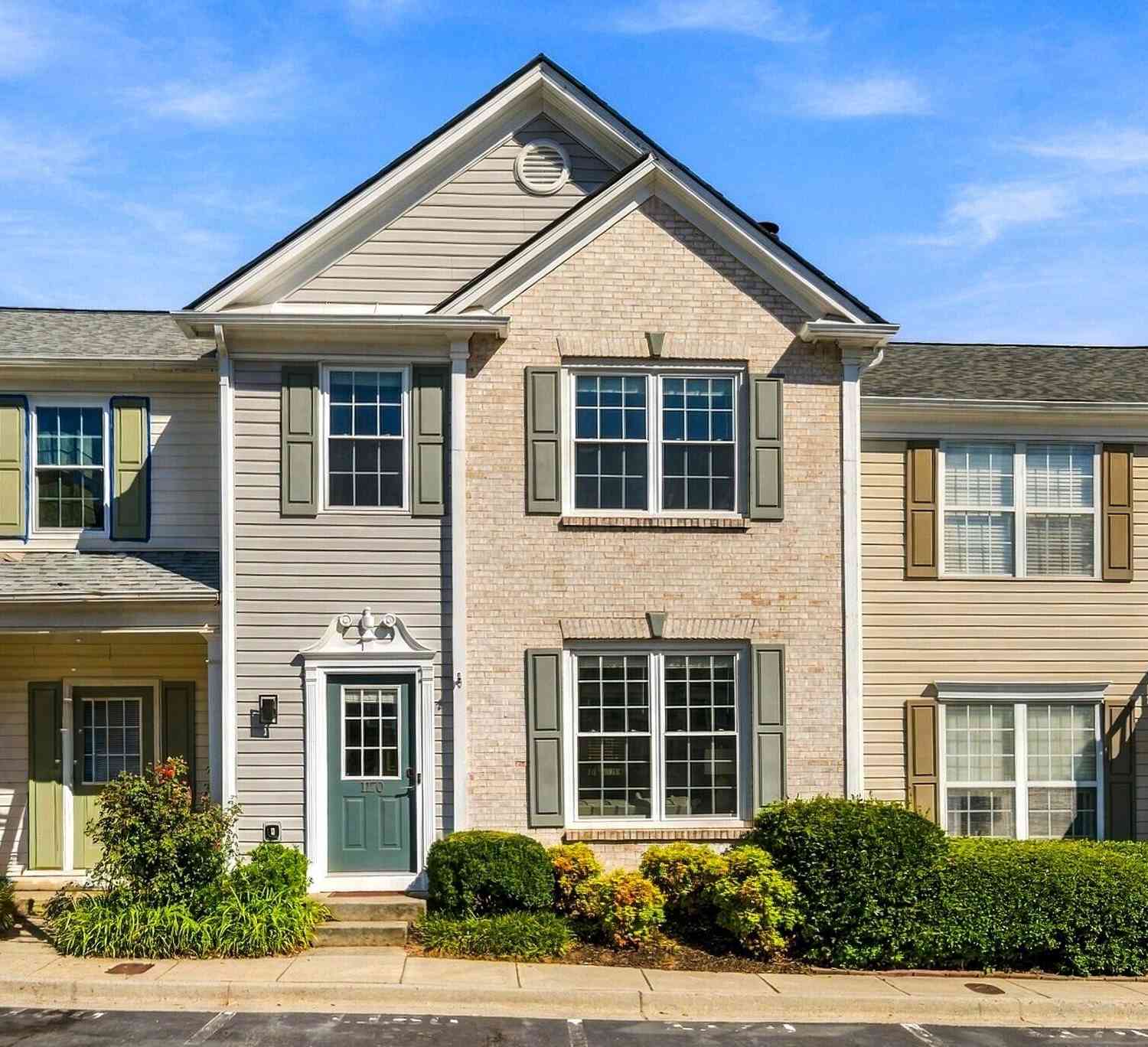 Townhouse For Sale - 1170 Kilmington Court<br/> Alpharetta, GA 30009