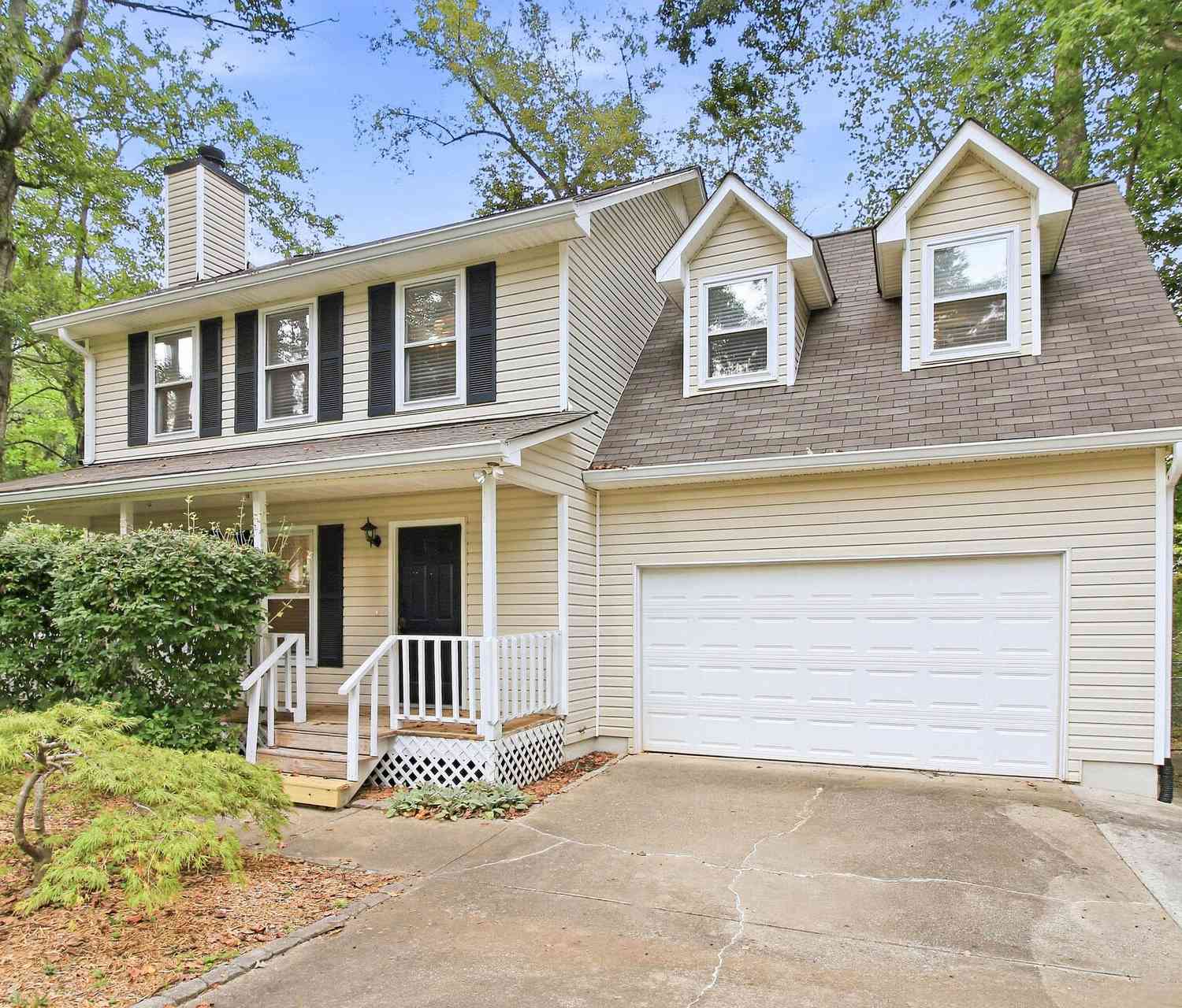 Homes For Sale - 28 Pine Grove Circle<br/> Newnan, GA 30263
