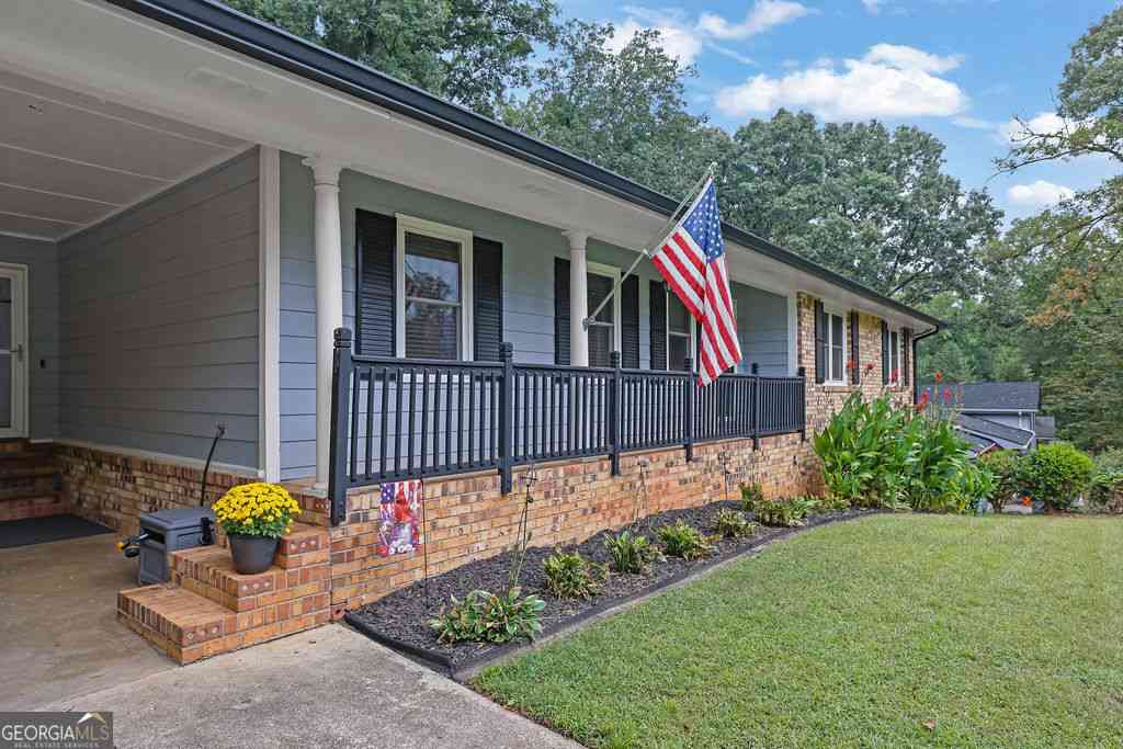 Homes For Sale - 5041 Fitts Drive<br/> Roswell, GA 30075