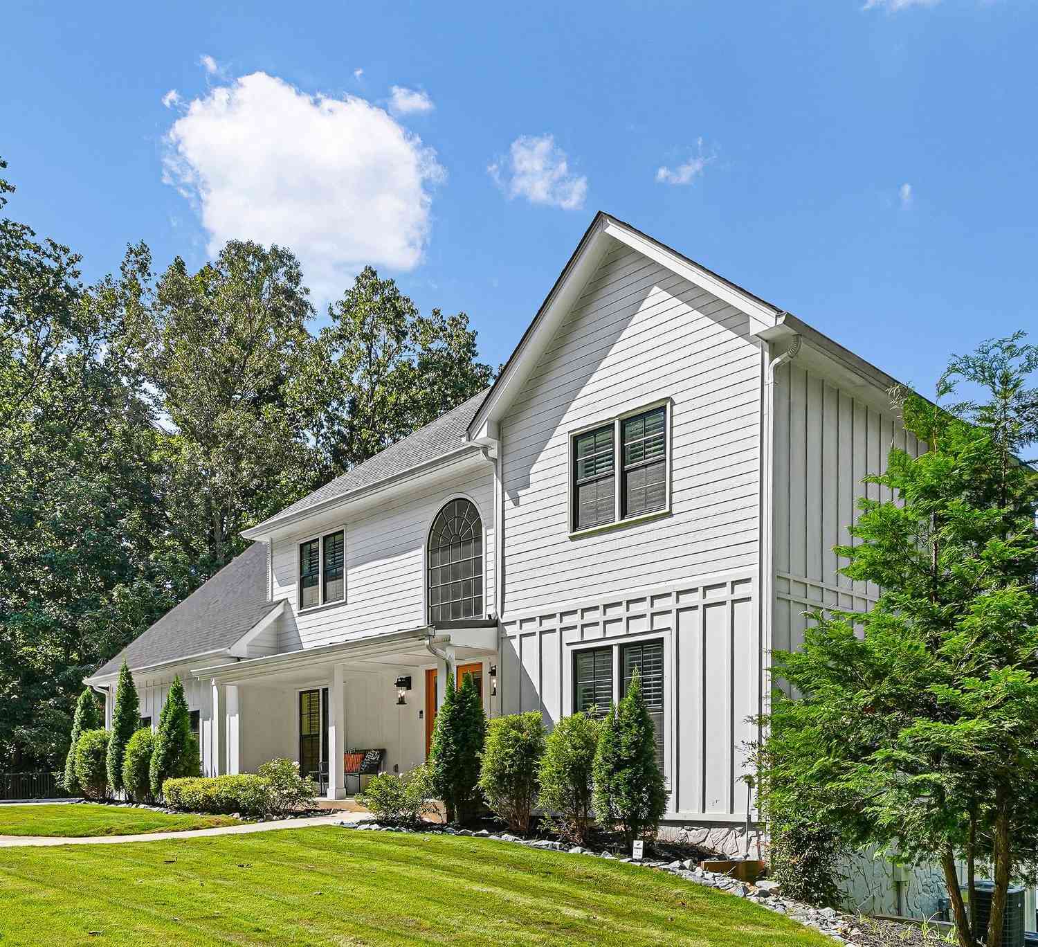 Homes For Sale - 200 Old Mill Court<br/> Fayetteville, GA 30214