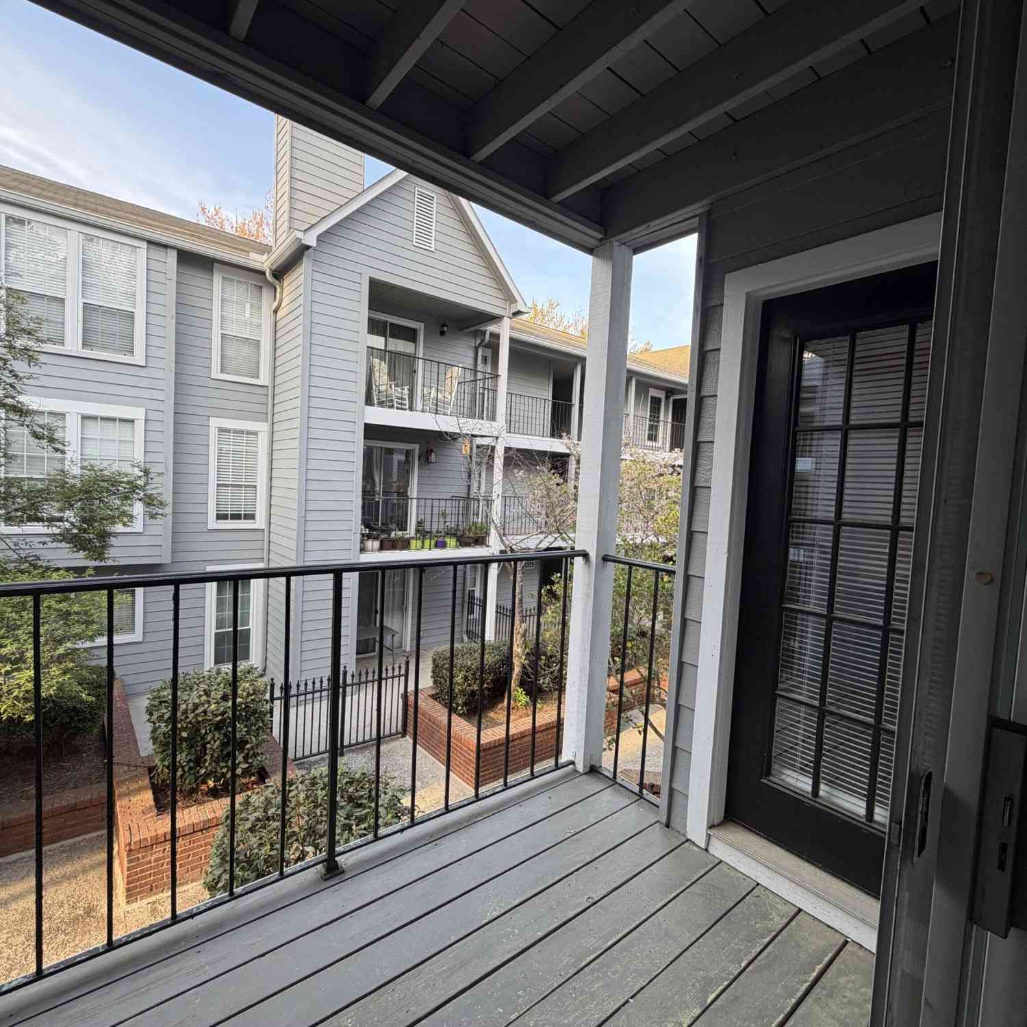 Condo For Sale - 418 Granville Court<br/> Atlanta, GA 30328