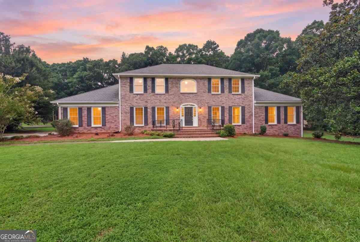 Homes For Sale - 560 Hawthorne Drive<br/> Fayetteville, GA 30214
