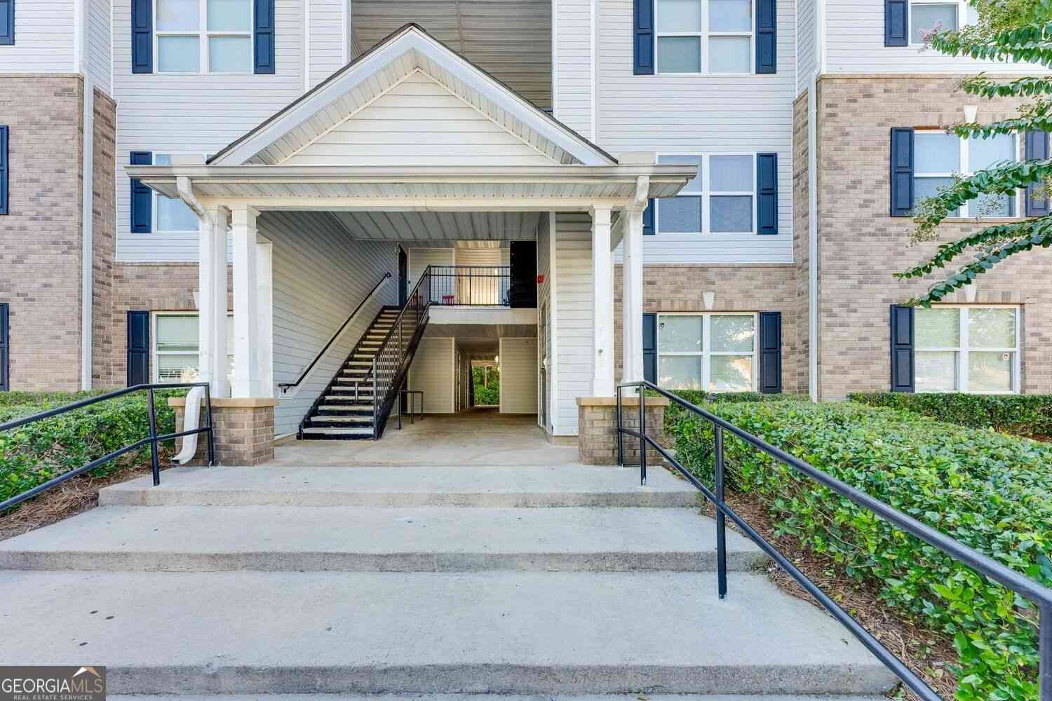 Condo For Sale - 10202 Fairington Ridge Circle<br/> Lithonia, GA 30038