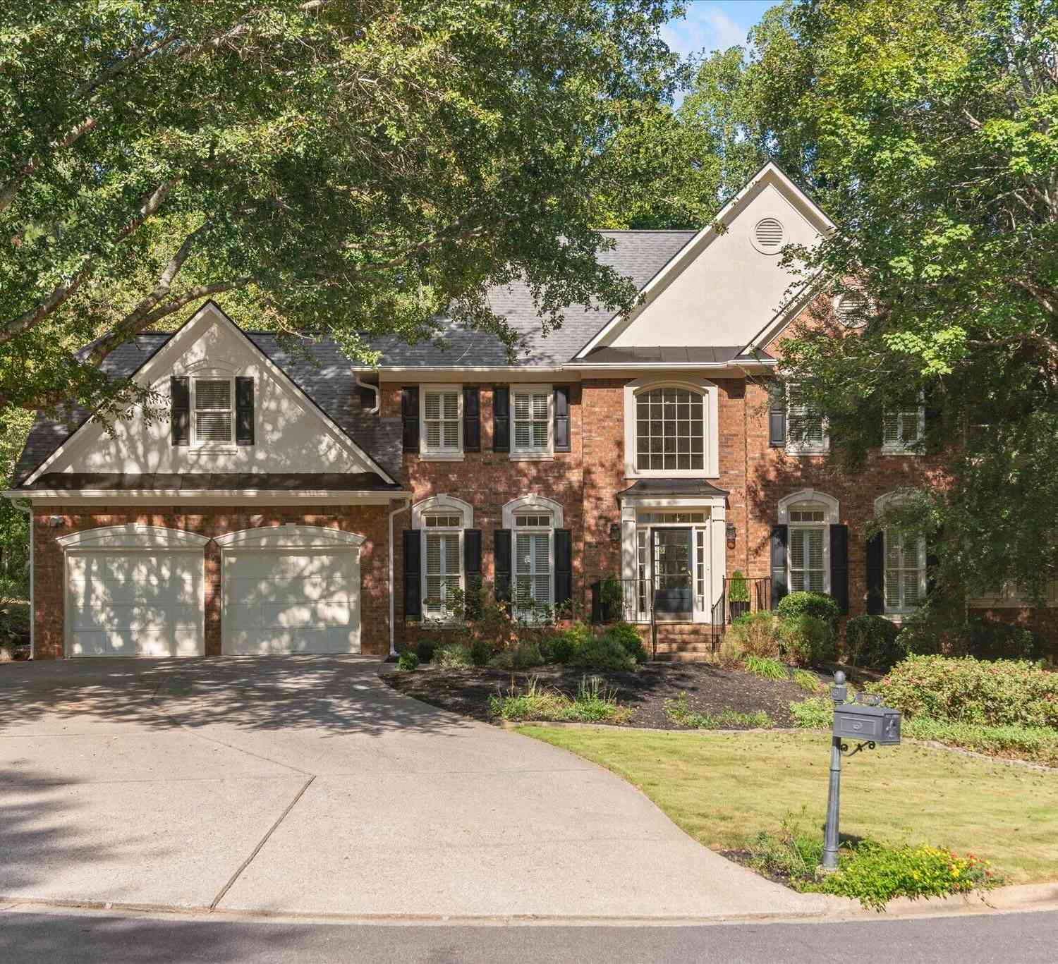 Homes For Sale - 3955 Inverness Crossing<br/> Roswell, GA 30075