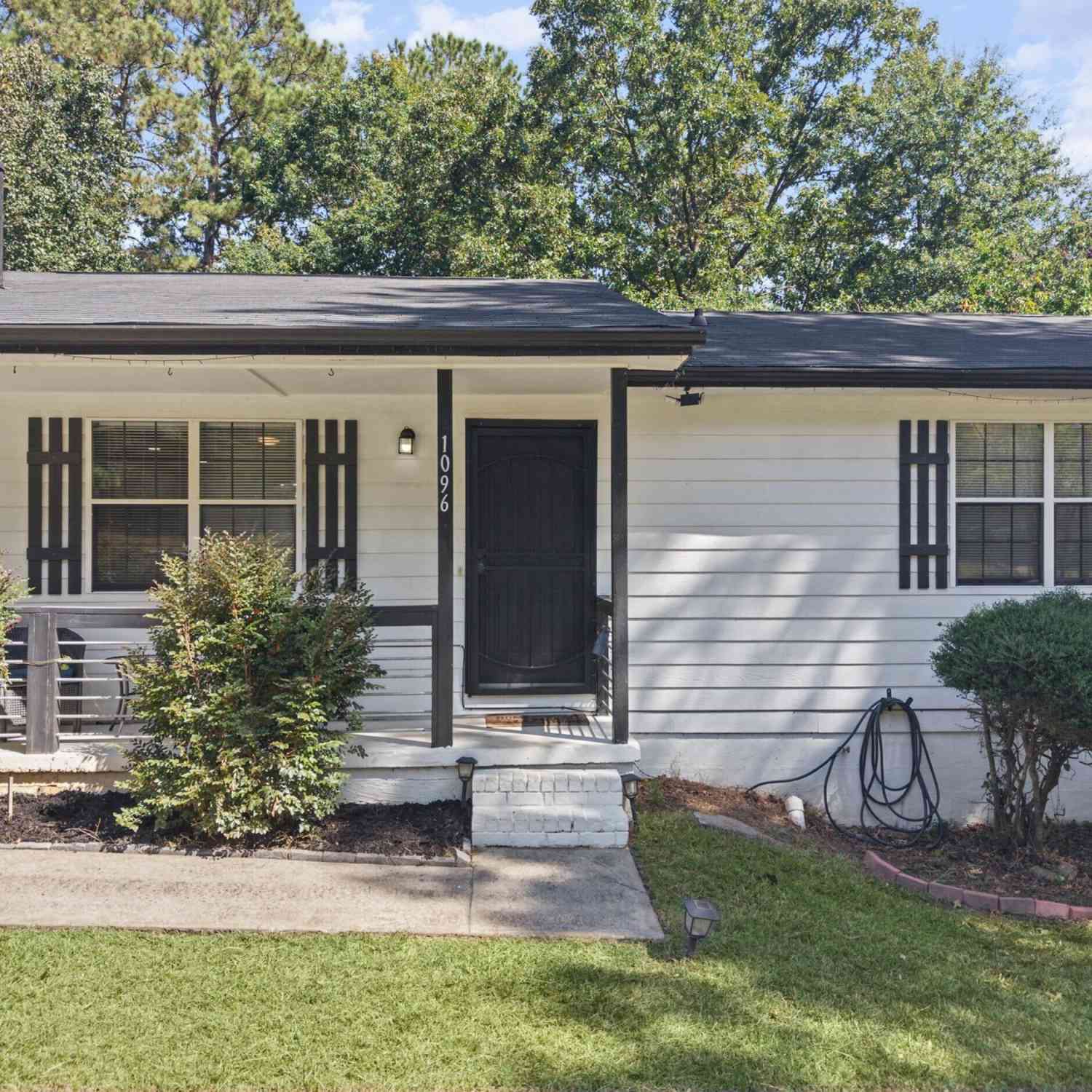Homes For Sale - 1096 Greendale Lane<br/> Jonesboro, GA 30238
