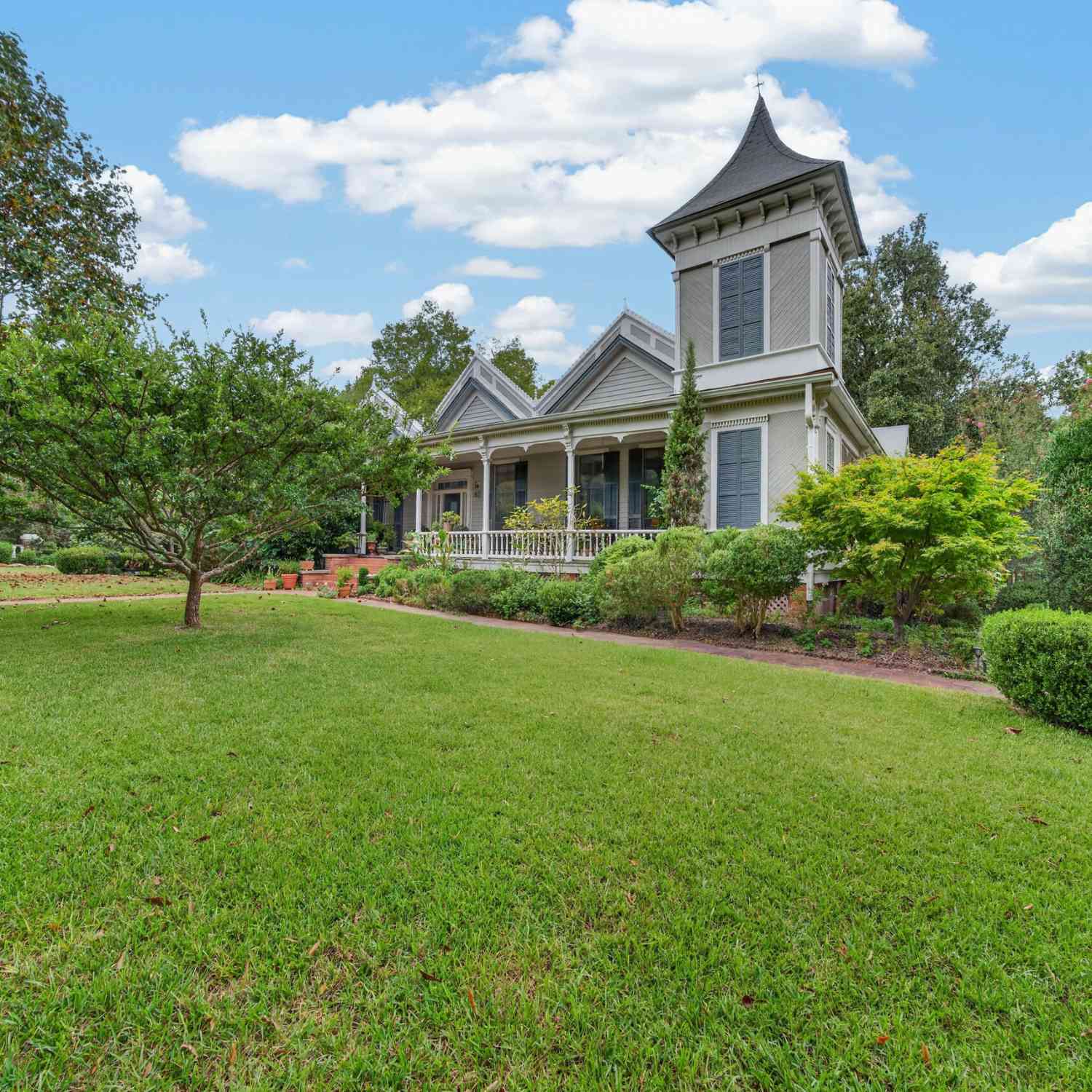 Homes For Sale - 421 N Madison Avenue<br/> Eatonton, GA 31024