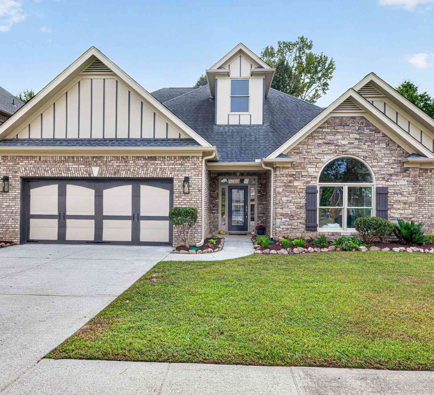 Homes For Sale - 1214 Ridge Hollow Lane<br/> Gwinnett County, Lawrenceville, GA 30043