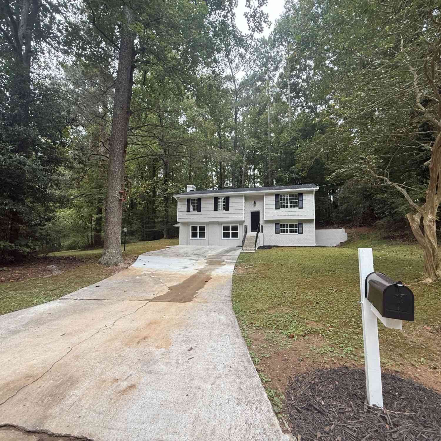 Homes For Sale - 5959 Simone Drive<br/> Stone Mountain, GA 30087