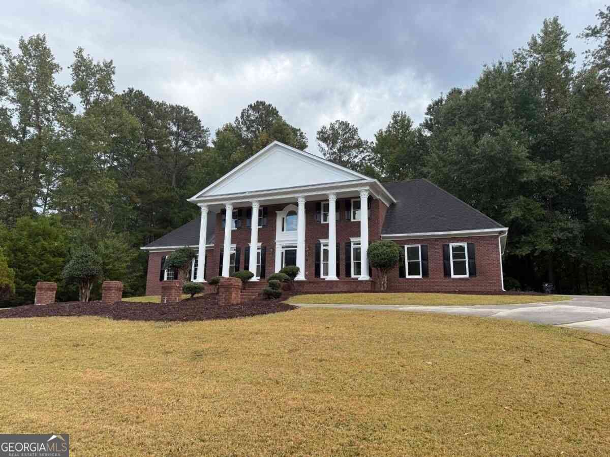 Homes For Sale - 110 Emerald Lake Drive<br/> Fayetteville, GA 30215