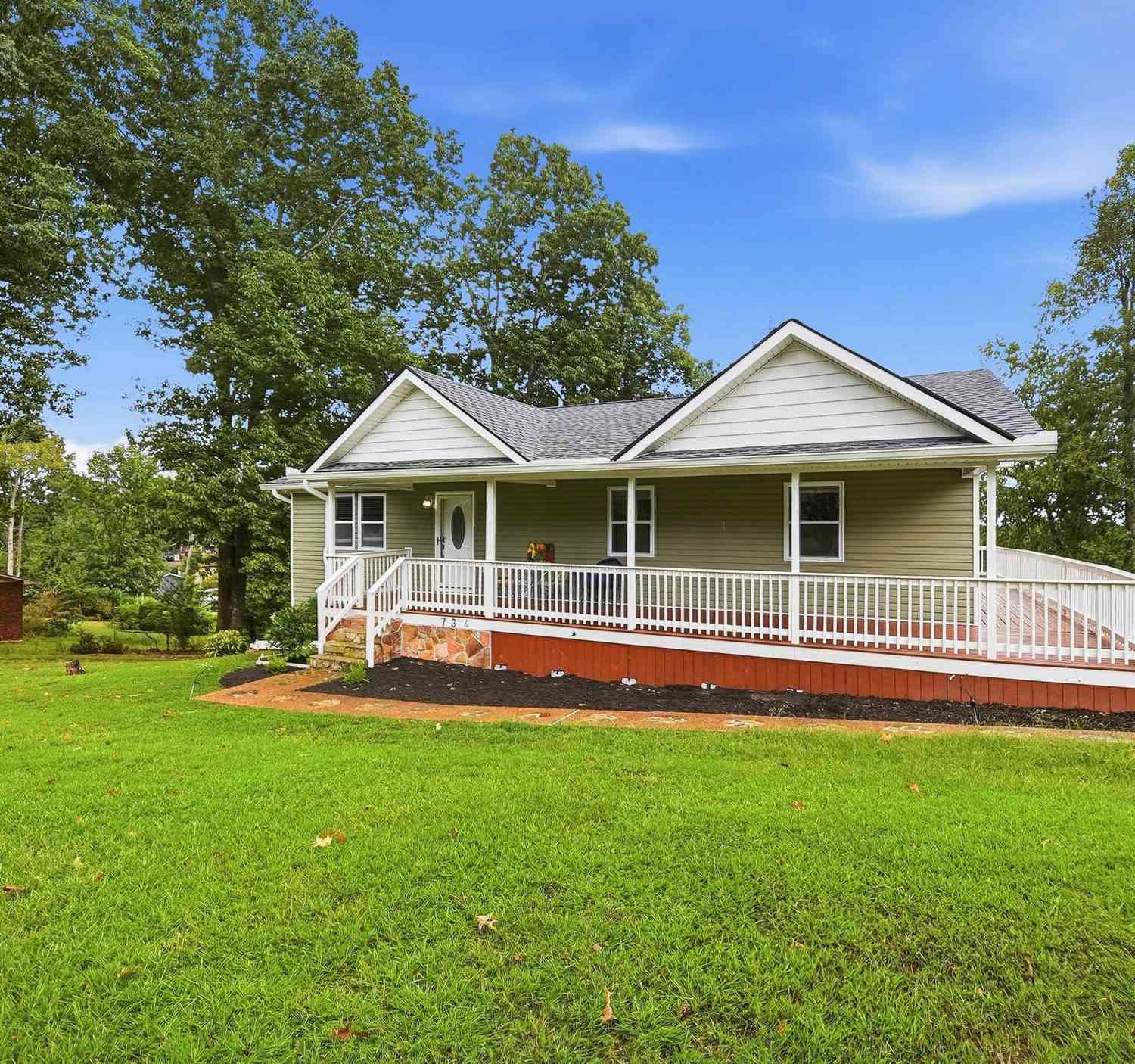 Homes For Sale - 734 Crestridge Drive<br/> Rossville, GA 30741