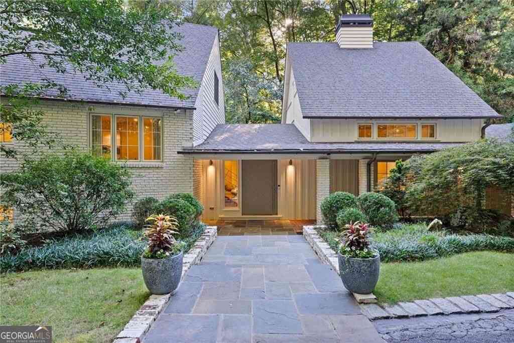 Homes For Sale - 695 W Conway Drive<br/> Atlanta, GA 30327