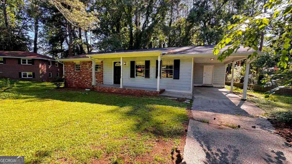 Homes For Sale - 2087 John Wesley Court<br/> Decatur, GA 30035