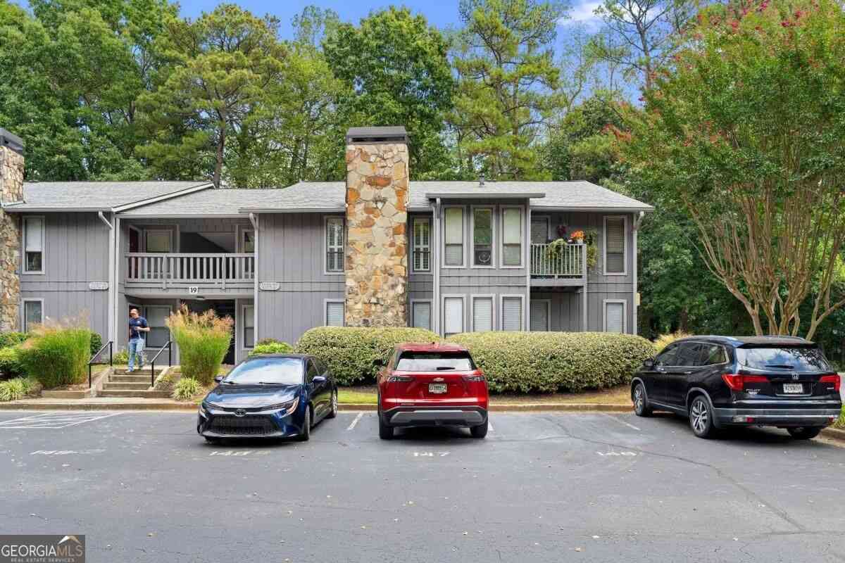 Condo For Sale - 5077 Woodridge Way<br/> Tucker, GA 30084