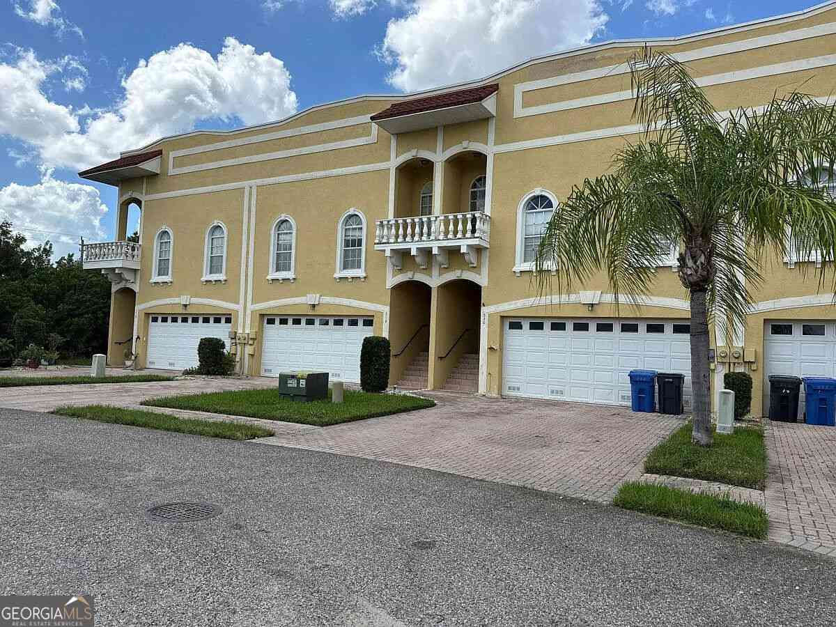 Townhouse For Sale - 518 Villa Treviso Court<br/> Apollo Beach, FL 33572