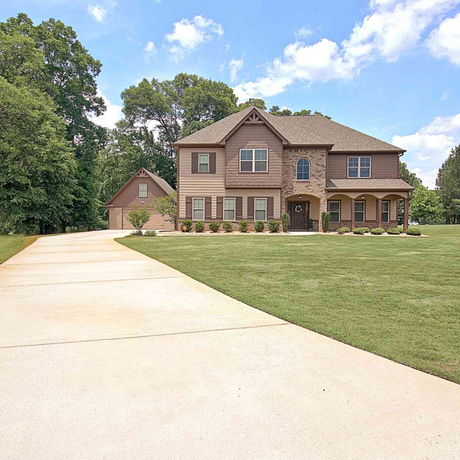 Homes For Sale - 375 Grandmas Lane<br/> Fayetteville, GA 30215