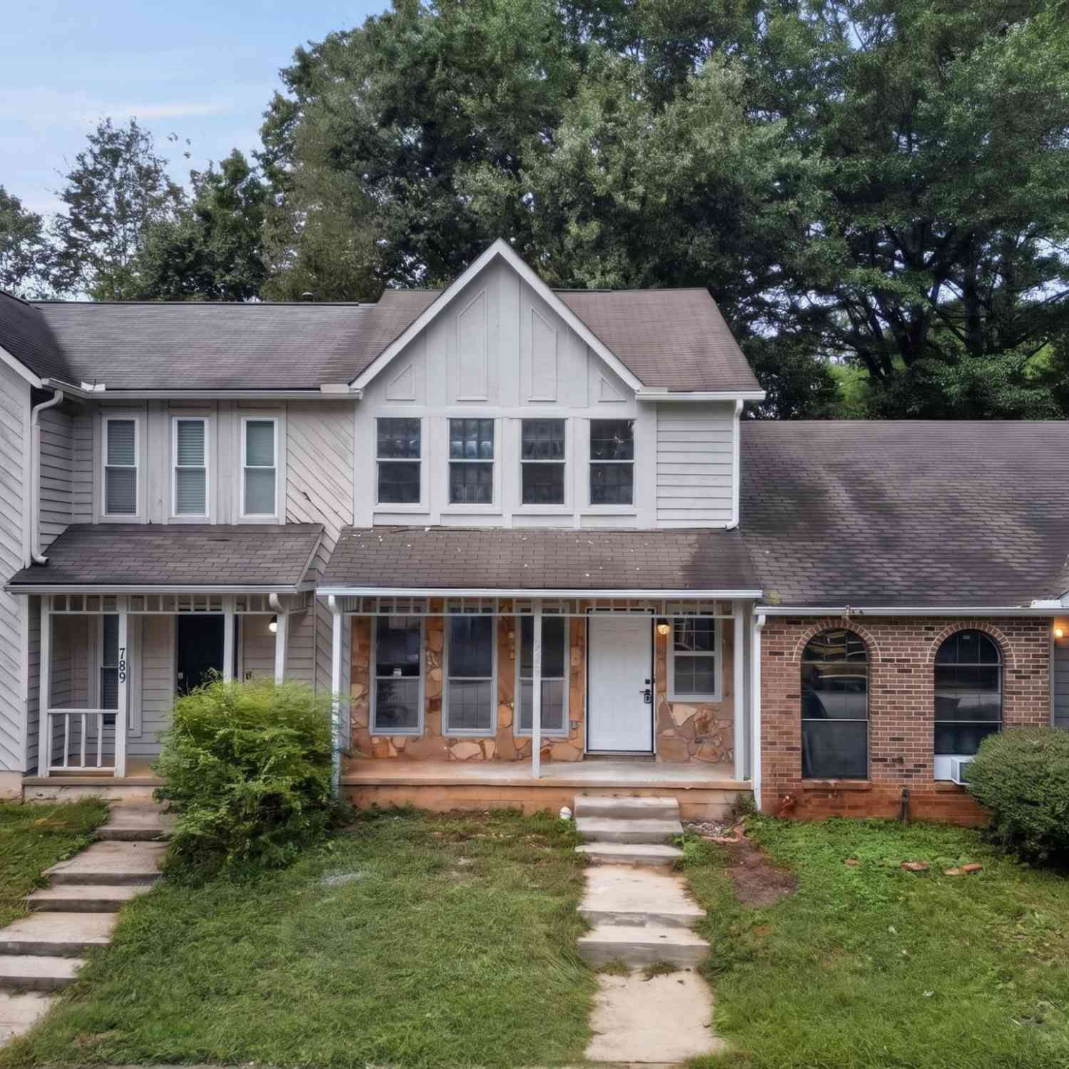 Townhouse For Sale - 791 Heritage Oaks Drive<br/> Stone Mountain, GA 30088