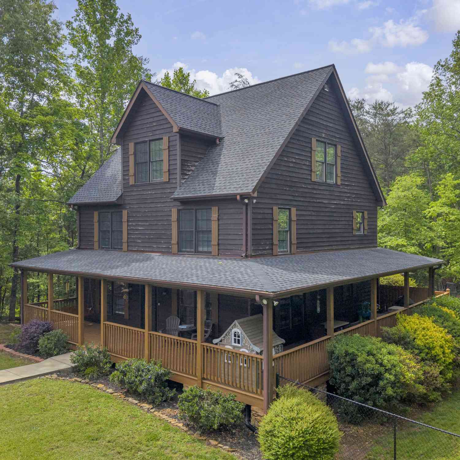 Homes For Sale - 946 Riverdale Road<br/> Toccoa, GA 30577