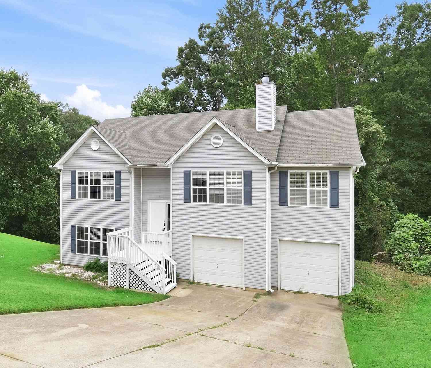 Homes For Sale - 3852 Valley Creek Drive<br/> Flowery Branch, GA 30542