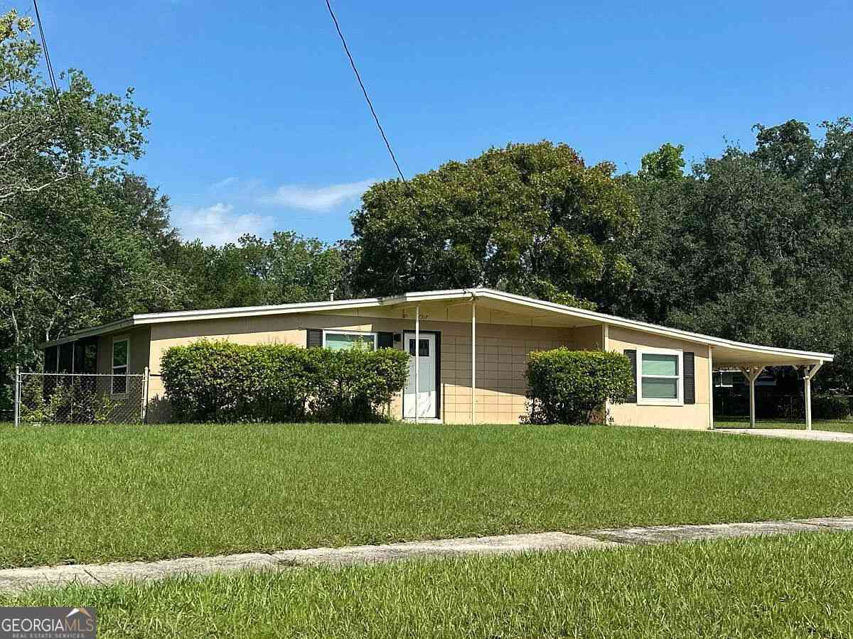 Homes For Sale - 7317 Burlingame Court<br/> Jacksonville, FL 32211