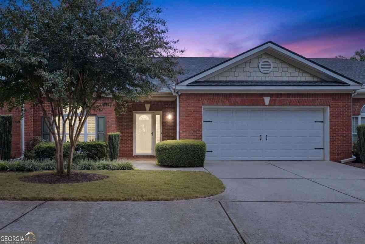 Townhouse For Sale - 129 Holiday Road E #64<br/> Hall County, Buford, GA 30518