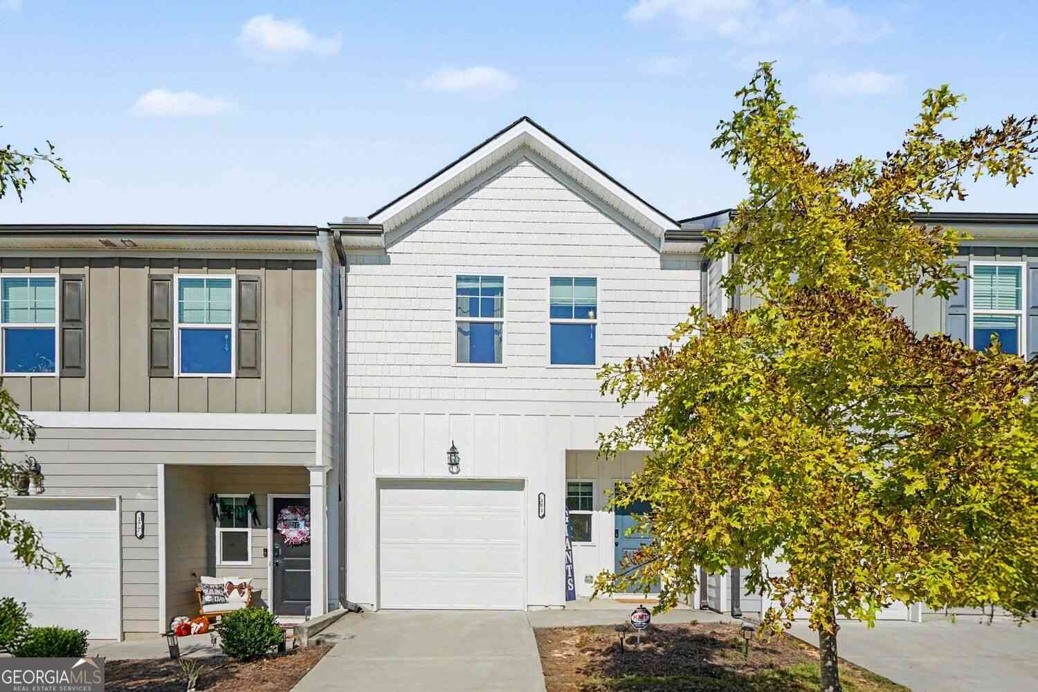 Townhouse For Sale - 181 Buckingham Lane<br/> Hoschton, GA 30548