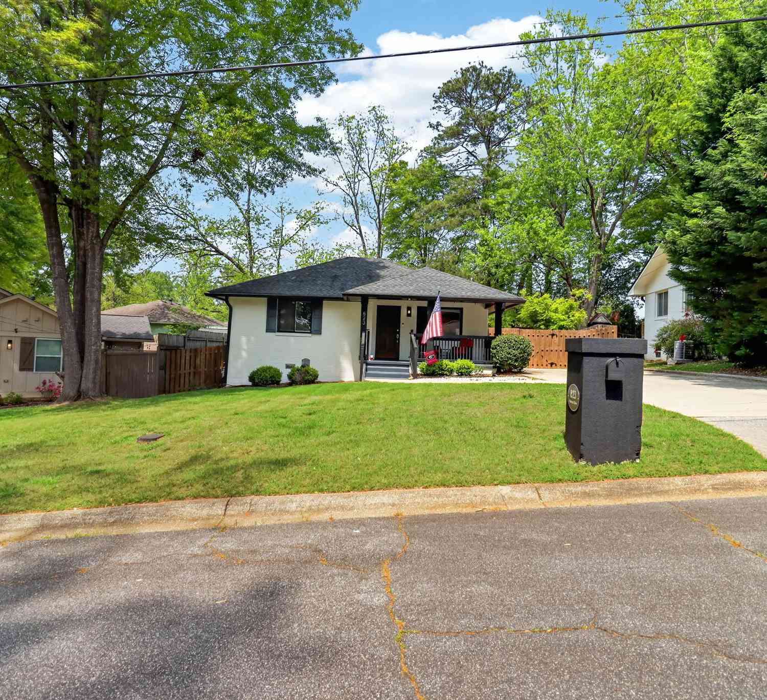 Homes For Sale - 823 Frances Drive SE<br/> Smyrna, GA 30080